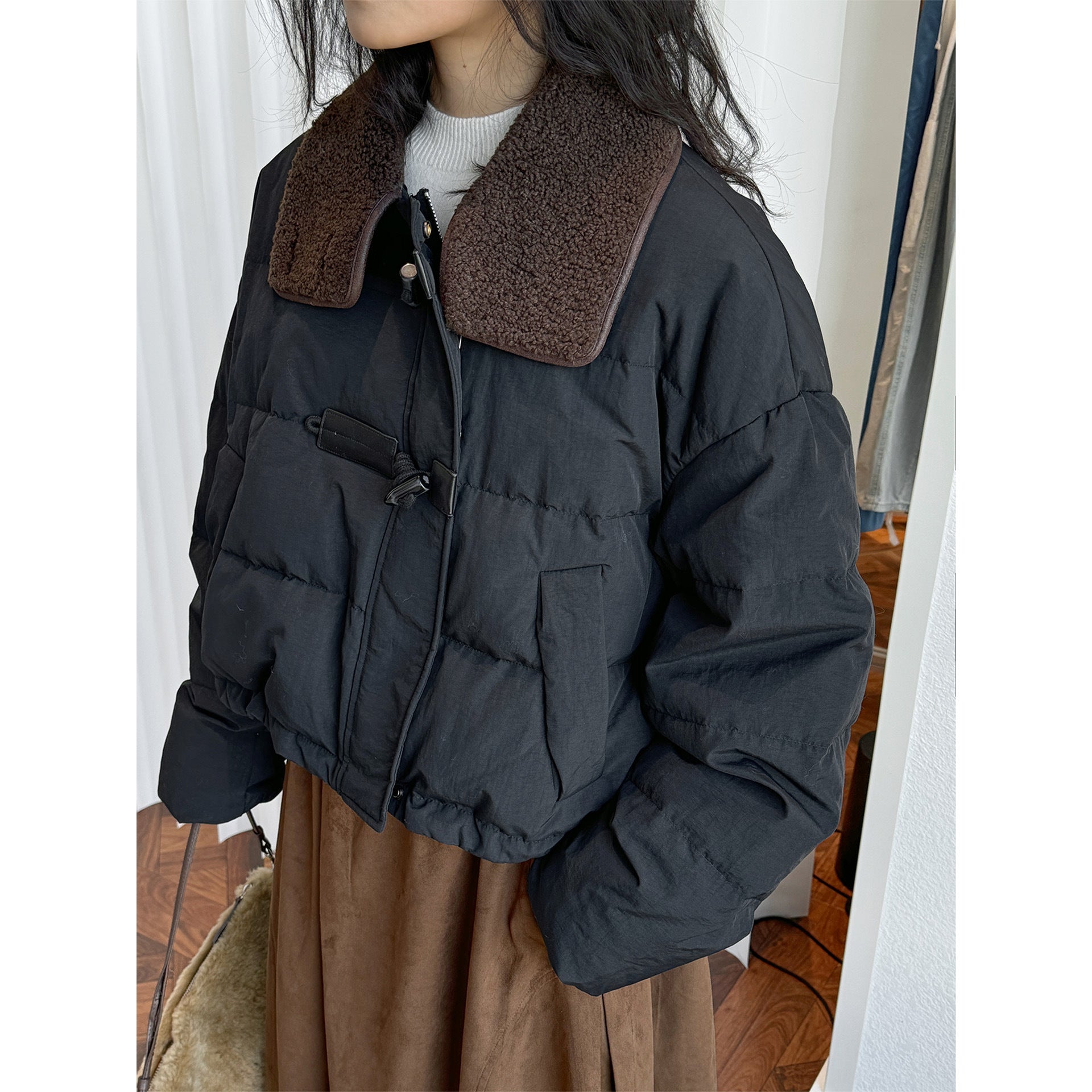 Xuman Winter New Korean Style Design Lamb Fur Collar Horn Button down Jacket Loose Silhouette Short Jacket for Women