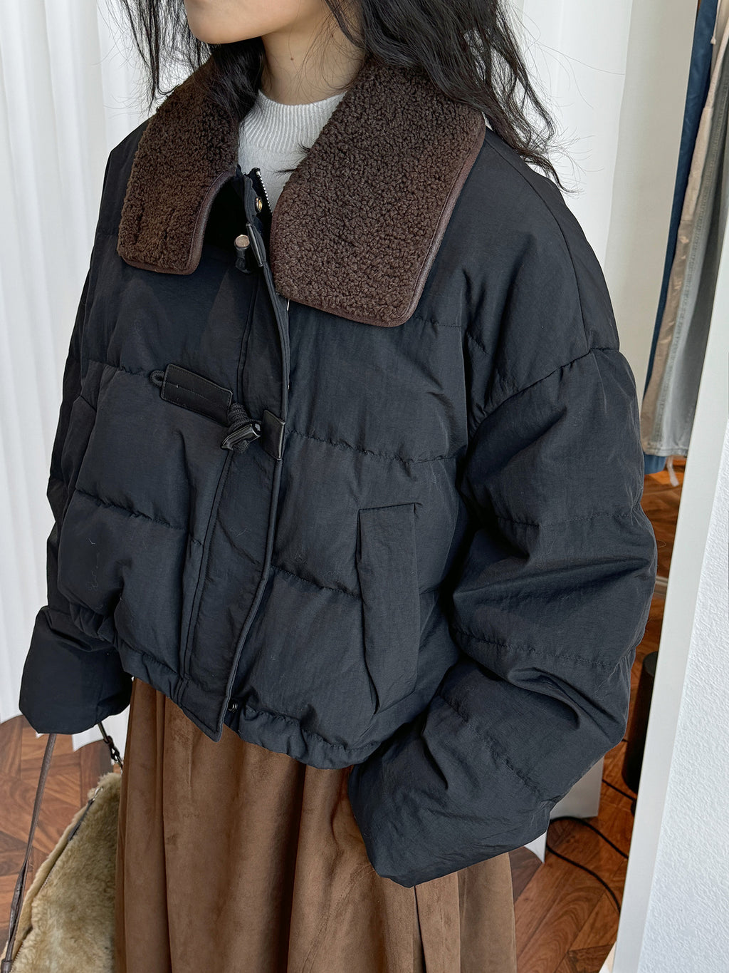 Xuman Winter New Korean Style Design Lamb Fur Collar Horn Button down Jacket Loose Silhouette Short Jacket for Women