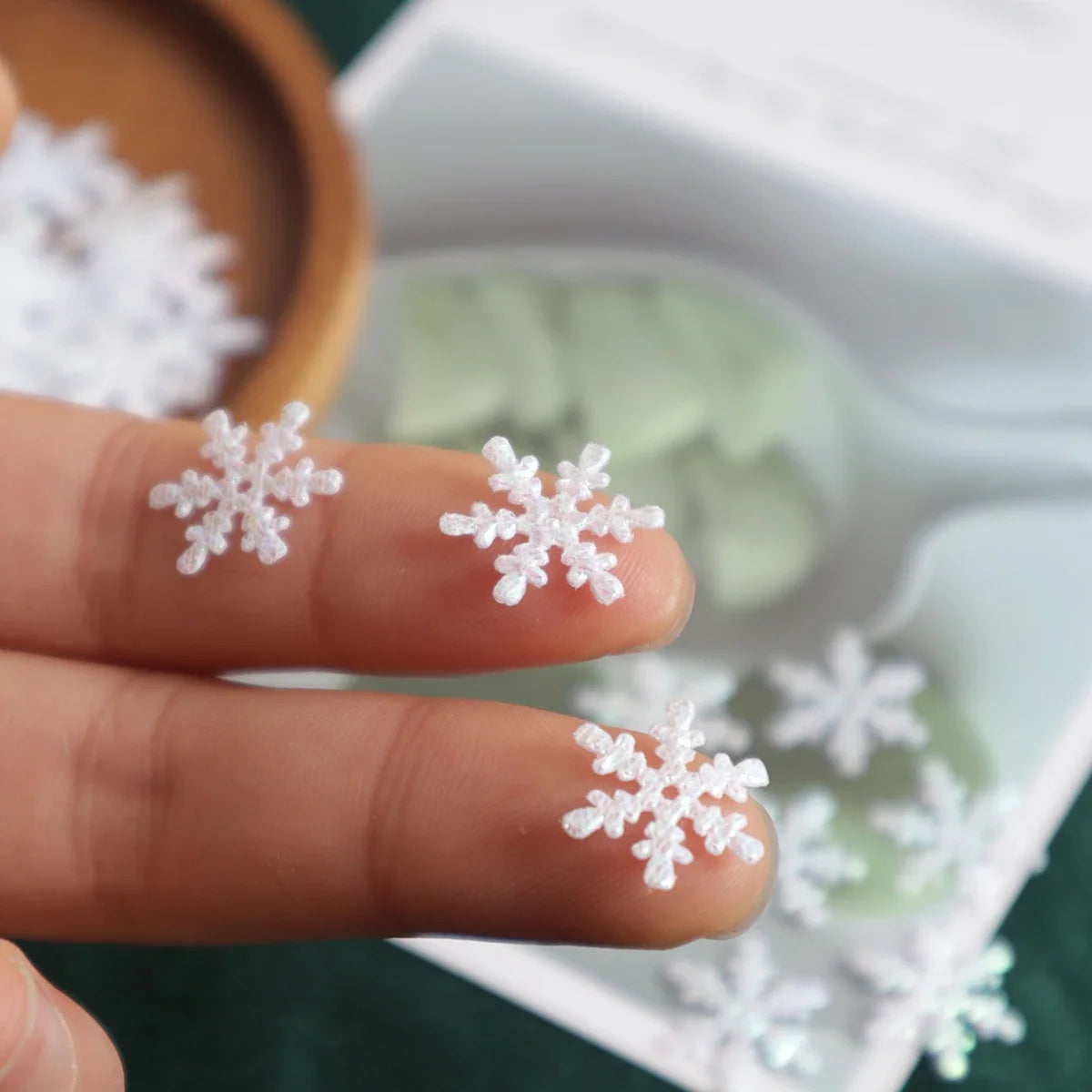 1Pack/300pcs - Christmas snowflake flakes, throwing paper scraps at parties